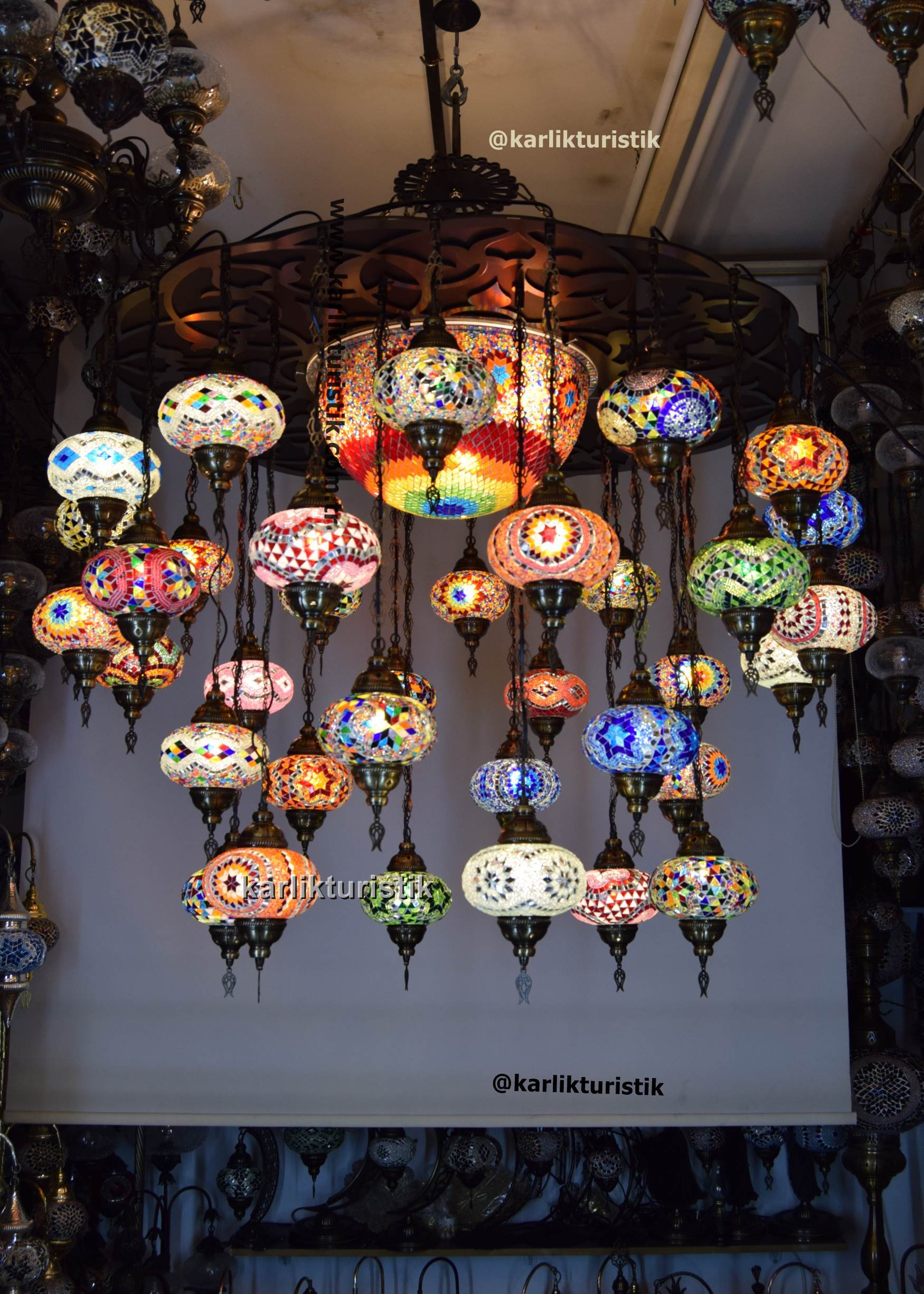 Ekstra Büyük ,Rengarenk Camlı , Mozaik Avize - 34 Camlı, Ortası 50cm Bombe Sarkıt Lamba 